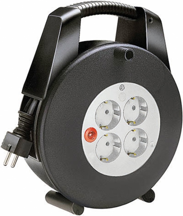 Brennenstuhl kabeltrommel 4xCEE 7/4, 1xCEE 7/7, IP 44, bryter, 5m, svart (1092200)