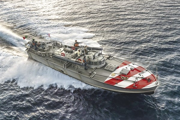 Italeri 1:35 M.A.S. 568 4a Serie med mannskap