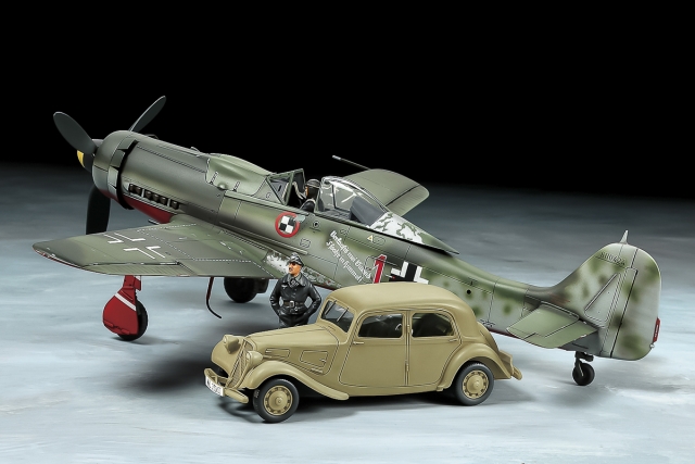 Tamiya 1/48 Focke-Wulf Fw190 D-9 JV44 og Citroën Traction