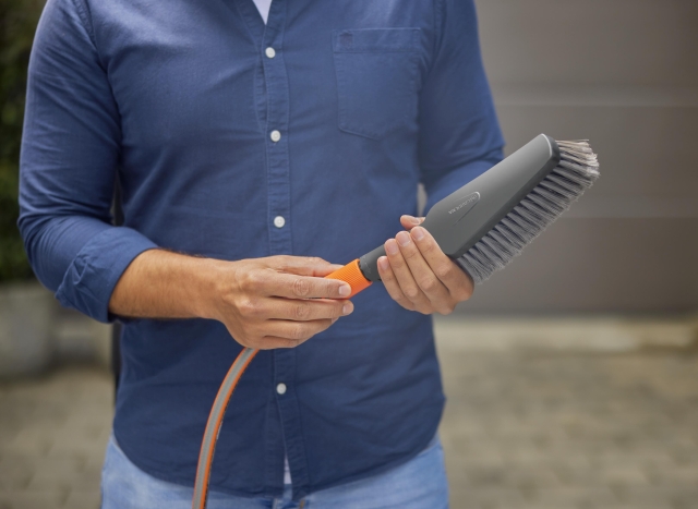 Gardena Cleansystem Wash Set med håndholdt børste M soft, såpestykker