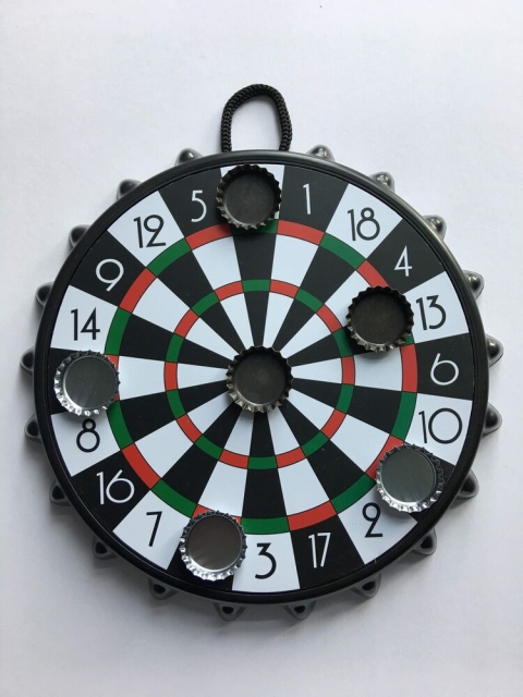 Winkee Dartbrett med flaskekapsler