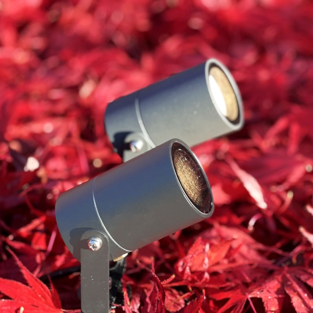 LightsOn Luna Startpaket 2 x Trädgårdsspot Grå