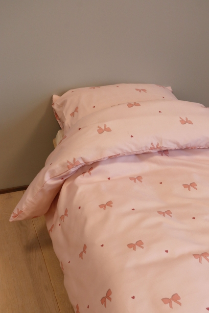 BrandMac Sengetøy – voksenstørrelse 140 x 200 cm – rosa sløyfe (1029587)