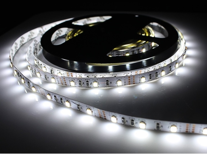 LED-stripe, 2 meter, USB, kjølig hvit i gruppen Elektronikk / Lys / LED sløyfer hos TP E-commerce Nordic AB (38-29295)