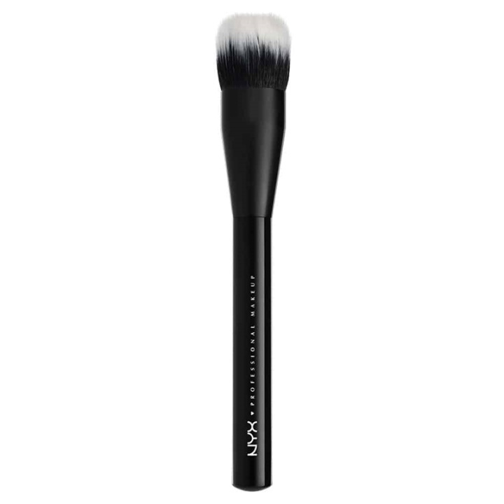 NYX PROFESSIONAL MAKEUP Pro Dual Fibre Foundation-pensel med to fibre i gruppen HELSE OG SKJØNNHET / Makeup / Verktøy og sminkesett / Børster og pensler hos TP E-commerce Nordic AB (38-58594)