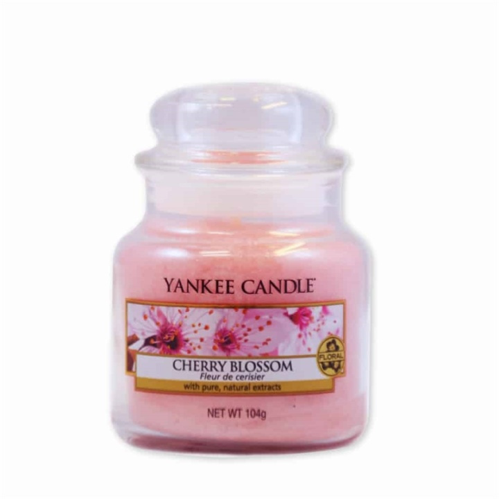 Yankee Candle Classic Small Jar Cherry Blossom Candle 104 g i gruppen HELSE OG SKJØNNHET / Duft og parfyme / Andre dufter / Duftlys hos TP E-commerce Nordic AB (38-59348)