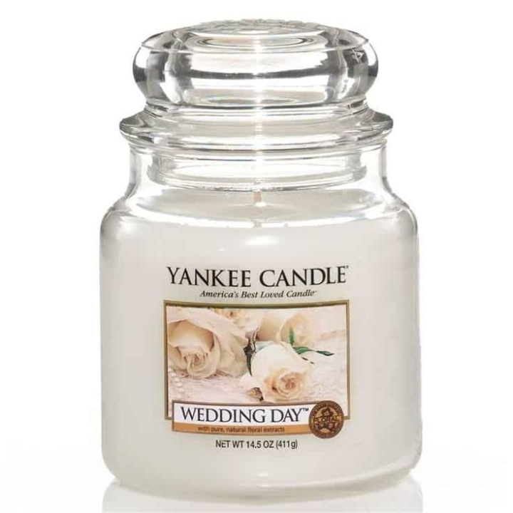 Yankee Candle Classic Medium Jar Fluffy Towels Candle 411 g i gruppen HELSE OG SKJØNNHET / Duft og parfyme / Andre dufter / Duftlys hos TP E-commerce Nordic AB (38-67666)