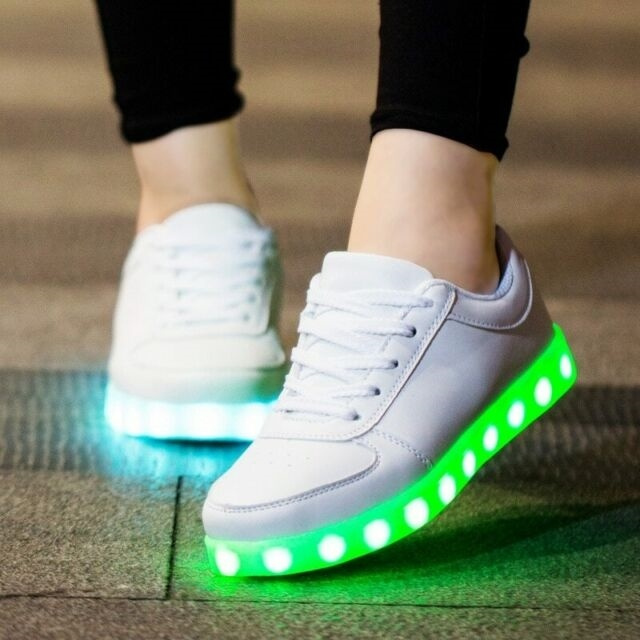 LED Sneakers med lisser, størrelse 35, Hvit i gruppen SPORT, FRITID & HOBBY / Tilbehør / Annet tilbehør hos TP E-commerce Nordic AB (38-82168)