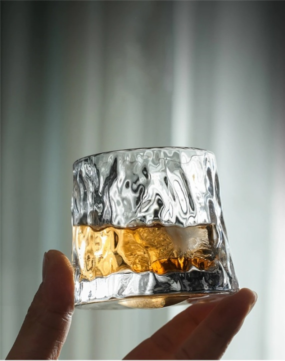 Vippet whiskyglass, hamret glass i gruppen HJEM, HUS OG HAGE / Kjøkkenutstyr / Vin- og drinktilbehør hos TP E-commerce Nordic AB (38-82739)