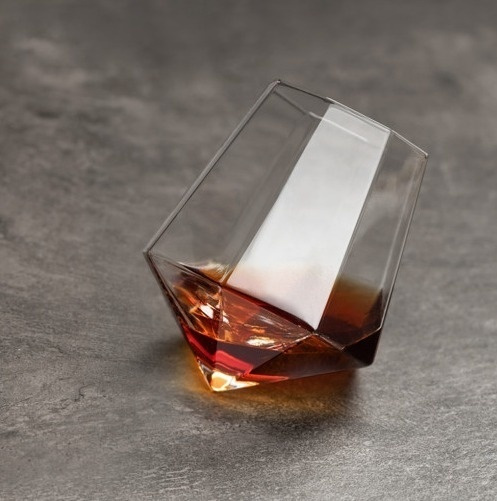 9-kantigt lutande whiskeyglas i gruppen HJEM, HUS OG HAGE / Kjøkkenutstyr / Vin- og drinktilbehør hos TP E-commerce Nordic AB (38-82740)