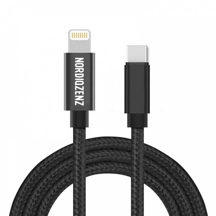 NORDIQZENZ USB-C til Lightning Tekstilkabel, 1m, Svart i gruppen SMARTTELEFON & NETTBRETT / Ladere og Kabler / Kabler / Kabler Lightning hos TP E-commerce Nordic AB (38-84017)