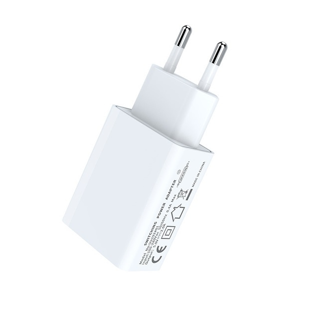 AC-adapter 5V 1A-2A USB, hvit i gruppen SMARTTELEFON & NETTBRETT / Ladere og Kabler / Vegglader / Vegglader USB hos TP E-commerce Nordic AB (38-84423)