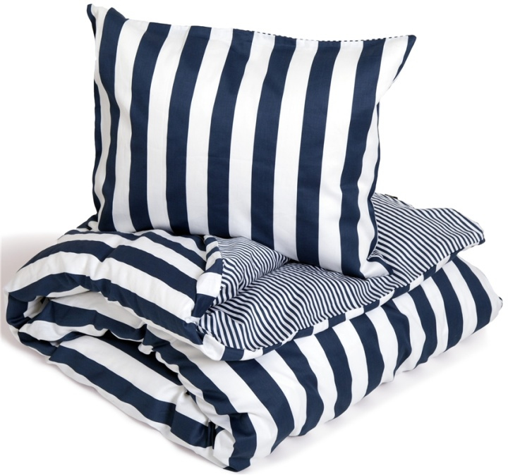 Kosta Linnewäfveri Grebbestad Satin Satin Navy Blue i gruppen HJEM, HUS OG HAGE / Innredning / Sengetøy hos TP E-commerce Nordic AB (38-84727-MA)