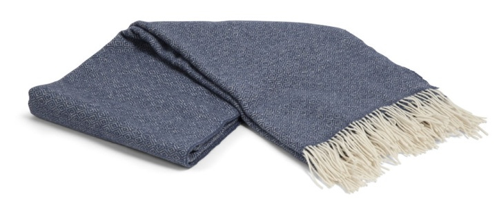 Kosta Linnewäfveri MÅRTEN Plaid, Navy i gruppen HJEM, HUS OG HAGE / Innredning / Kaster og tepper hos TP E-commerce Nordic AB (38-91589)