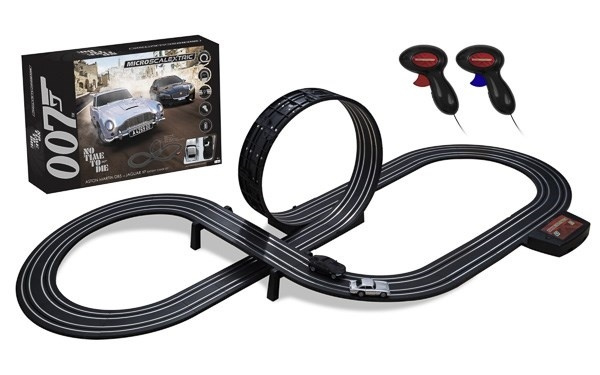 Bilbana Micro Scalextric James Bond \'No Time To Die\' i gruppen LEKER, BARN OG BABY / Radiostyrt / Bilbaner / Baner hos TP E-commerce Nordic AB (38-95507)