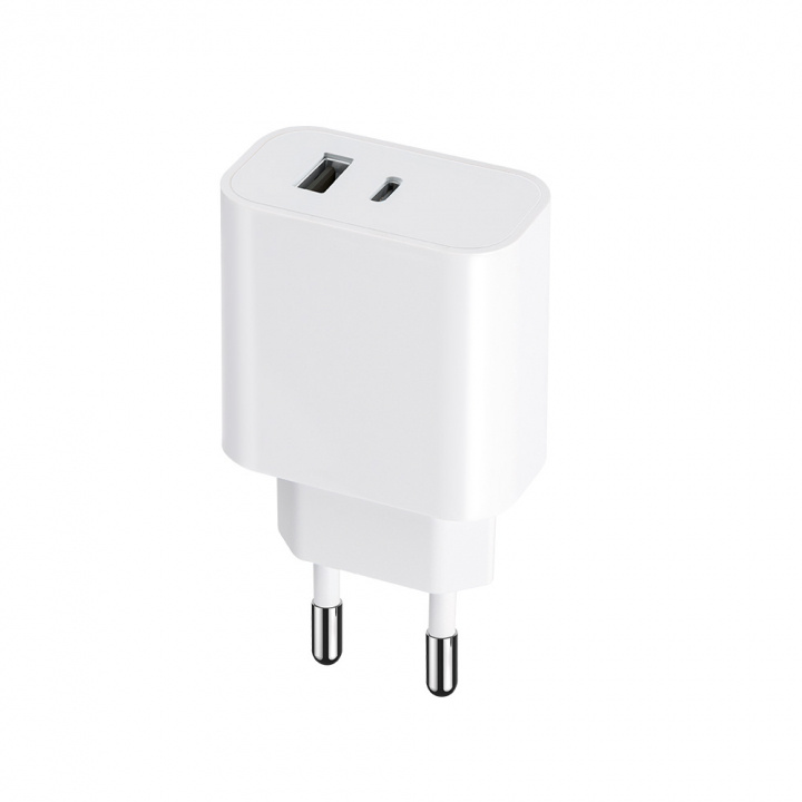 Maxlife MXTC-06 - PD QC Väggladdare 1x USB-C, 1x USB, 30W, Vit i gruppen SMARTTELEFON & NETTBRETT / Ladere og Kabler / Vegglader / Vegglader USB hos TP E-commerce Nordic AB (38-95938)