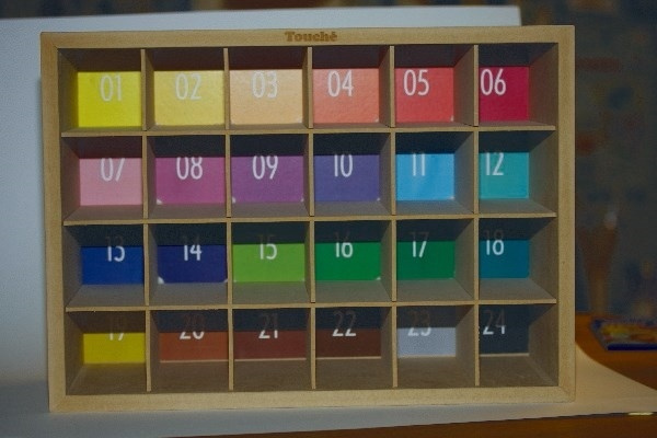 Display i tre med 24 rom for tusjer i gruppen LEKER, BARN OG BABY / Leker / Tegne & regne hos TP E-commerce Nordic AB (A01184)
