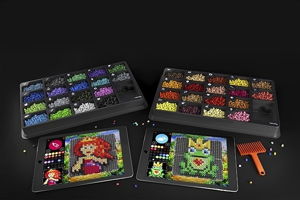 Beady Familie 14.400 perler, 8 plater, 1 perleskraper i gruppen SPORT, FRITID & HOBBY / Hobby / Perler / Perleplater & Perler hos TP E-commerce Nordic AB (A05166)
