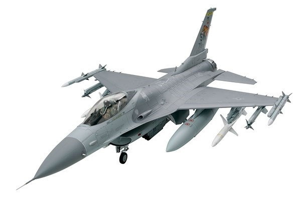 Tamiya 1/32 FIGHTING FALCON F-16C i gruppen SPORT, FRITID & HOBBY / Hobby / Plastmodeller / Fly & Helikoptre hos TP E-commerce Nordic AB (A06197)