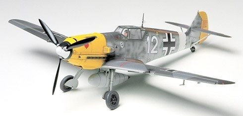 Tamiya 1/48 MESSERSCHMITT BF109E 4/7 TROP i gruppen SPORT, FRITID & HOBBY / Hobby / Plastmodeller / Fly & Helikoptre hos TP E-commerce Nordic AB (A06223)