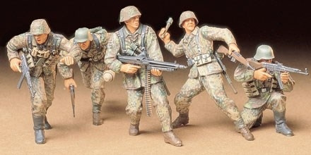 Tamiya 1/35 TYSK FRONTLINE INFANTRYMEN i gruppen SPORT, FRITID & HOBBY / Hobby / Plastmodeller / Figurer hos TP E-commerce Nordic AB (A06308)