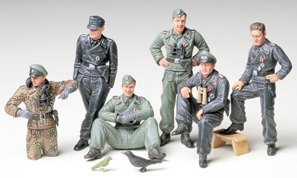 Tamiya 1/35 GERMAN TANK CREW AT REST i gruppen SPORT, FRITID & HOBBY / Hobby / Plastmodeller / Militære kjøretøy (land) hos TP E-commerce Nordic AB (A06311)