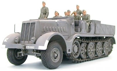 Tamiya 1/35 GERMAN 18T HALFTRACK FAMO i gruppen SPORT, FRITID & HOBBY / Hobby / Plastmodeller / Militære kjøretøy (land) hos TP E-commerce Nordic AB (A06331)