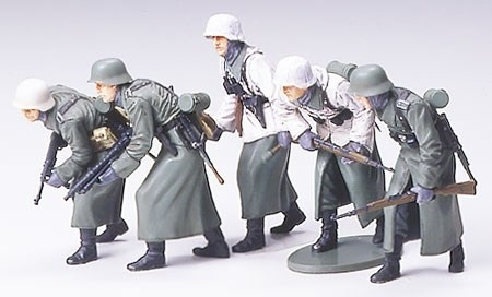 Tamiya 1/35 TYSK ANGREPSINF. VINTER i gruppen SPORT, FRITID & HOBBY / Hobby / Plastmodeller / Militære kjøretøy (land) hos TP E-commerce Nordic AB (A06343)
