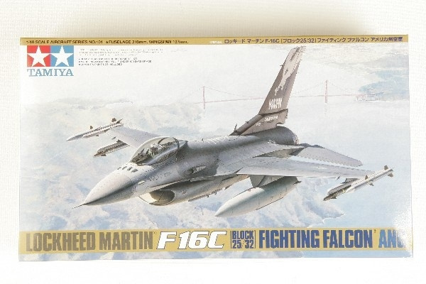 Tamiya 1/48 F-16C (blokk 25/32) i gruppen SPORT, FRITID & HOBBY / Hobby / Plastmodeller / Fly & Helikoptre hos TP E-commerce Nordic AB (A06446)