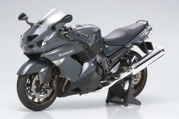 Tamiya 1/12 Kawasaki ZZR1 1400 i gruppen SPORT, FRITID & HOBBY / Hobby / Plastmodeller / Motorsykler hos TP E-commerce Nordic AB (A06449)