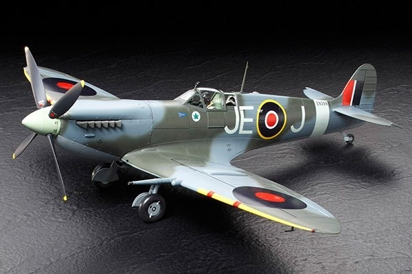 Tamiya 1/32 Spitfire Mk. IXc i gruppen SPORT, FRITID & HOBBY / Hobby / Plastmodeller / Fly & Helikoptre hos TP E-commerce Nordic AB (A06482)