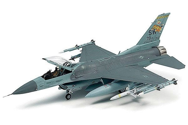 Tamiya 1/72 F-16CJ w/FULL EQUIPMENT i gruppen SPORT, FRITID & HOBBY / Hobby / Plastmodeller / Fly & Helikoptre hos TP E-commerce Nordic AB (A06557)