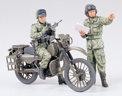 Tamiya 1/35 JGSDF Motorcycle Recon. Set i gruppen SPORT, FRITID & HOBBY / Hobby / Plastmodeller / Militære kjøretøy (land) hos TP E-commerce Nordic AB (A06570)