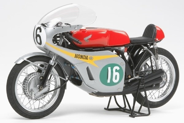 Tamiya 1/12 Honda RC166 i gruppen SPORT, FRITID & HOBBY / Hobby / Plastmodeller / Motorsykler hos TP E-commerce Nordic AB (A06610)