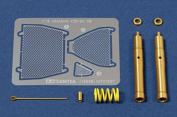 Tamiya 1/12 Yamaha YZR-M1 \'09 Forgaffel i gruppen SPORT, FRITID & HOBBY / Hobby / Plastmodeller / Motorsykler hos TP E-commerce Nordic AB (A06615)