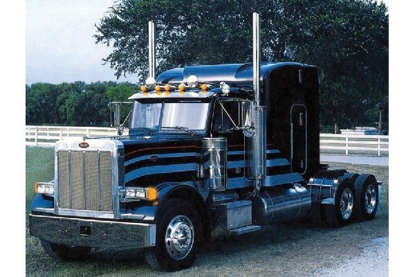 Italeri 1:24 CLASSIC PETERBILT 378 \'Long Hauler\' i gruppen SPORT, FRITID & HOBBY / Hobby / Plastmodeller / Biler hos TP E-commerce Nordic AB (A07080)