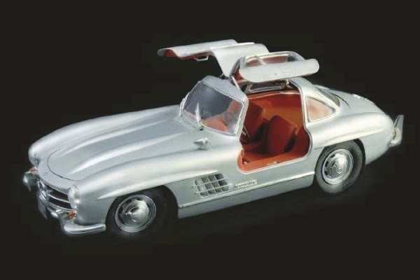 Italeri 1:16 MERCEDES-BENZ 300 SL GULLWING i gruppen SPORT, FRITID & HOBBY / Hobby / Plastmodeller / Biler hos TP E-commerce Nordic AB (A07233)