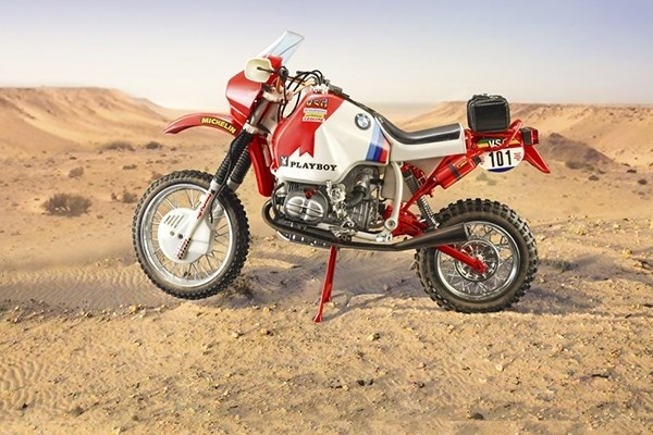 Italeri 1:9 B.M.W. 1000 Dakar 1985 i gruppen SPORT, FRITID & HOBBY / Hobby / Plastmodeller / Motorsykler hos TP E-commerce Nordic AB (A07310)