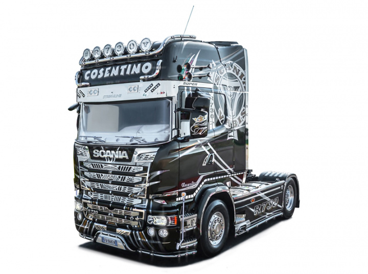 Italeri 1:24 Scania R730 Streamline Show Trucks i gruppen SPORT, FRITID & HOBBY / Hobby / Plastmodeller / Biler hos TP E-commerce Nordic AB (A07332)