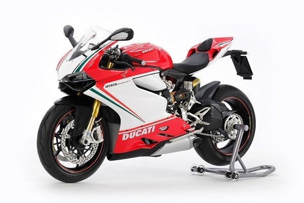 Tamiya 1/12 Ducati 1199 panigale S Tricolore i gruppen SPORT, FRITID & HOBBY / Hobby / Plastmodeller / Motorsykler hos TP E-commerce Nordic AB (A07345)