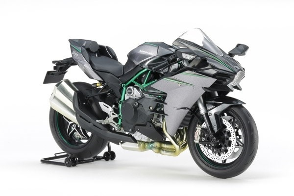 Tamiya 1:12 Kawasaki Ninja H2 Carbon i gruppen SPORT, FRITID & HOBBY / Hobby / Plastmodeller / Motorsykler hos TP E-commerce Nordic AB (A07393)