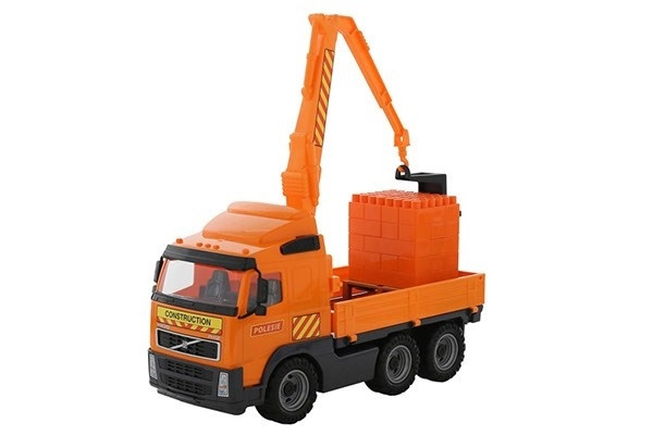 Volvo lastebil med kran + murstein på pall 450x190x250mm i gruppen LEKER, BARN OG BABY / Leker / Lekebiler hos TP E-commerce Nordic AB (A10058)