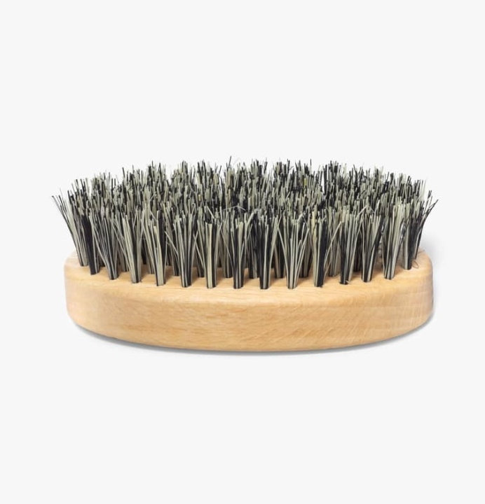 Mountaineer Brand Oval vegansk kaktusbørste i bøketre i gruppen HELSE OG SKJØNNHET / Hår & styling / Barbering og trimming / Skjeggkammer og barberkoster hos TP E-commerce Nordic AB (A12300)