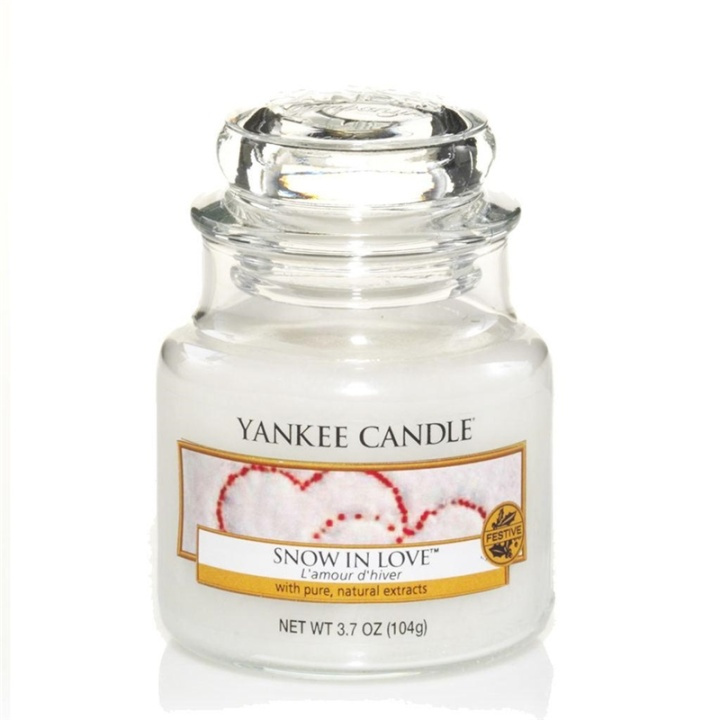 Yankee Candle Classic Small Jar Snow In Love 104g i gruppen HELSE OG SKJØNNHET / Duft og parfyme / Andre dufter / Duftlys hos TP E-commerce Nordic AB (A13317)