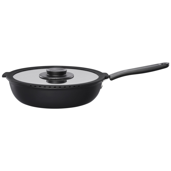 Fiskars Traktorpanne med lås Funksjonell form 26 cm i gruppen HJEM, HUS OG HAGE / Kjøkkenutstyr / Stekepanner hos TP E-commerce Nordic AB (A18714)