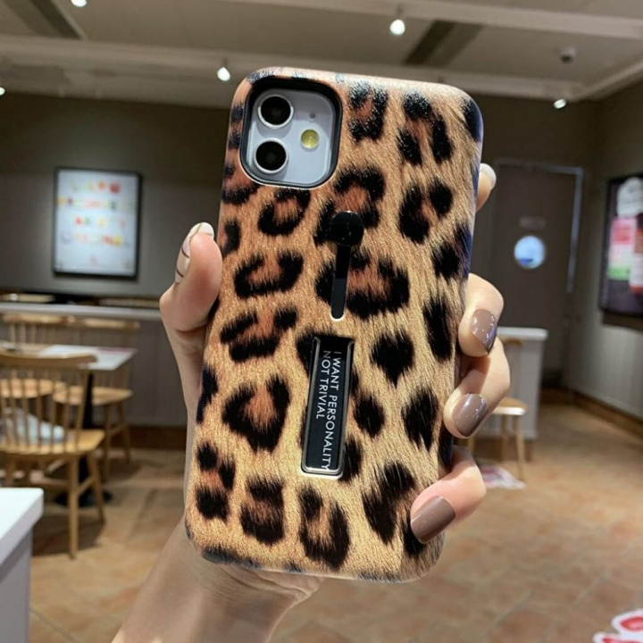 Fashioncase med fingerhållare - iPhone 12 Mini, Leopard i gruppen SMARTTELEFON & NETTBRETT / Mobilbeskyttelse / Apple / iPhone 12 Mini / Deksel hos TP E-commerce Nordic AB (A20843)