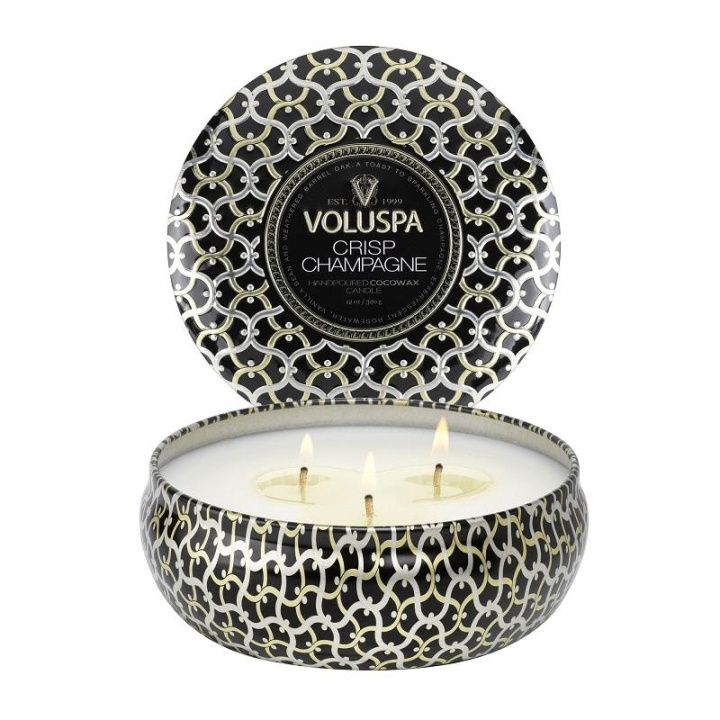 Övrigt Voluspa 3-vekters stearinlys i tinn Crisp Champagne 340g i gruppen HELSE OG SKJØNNHET / Duft og parfyme / Andre dufter / Duftlys hos TP E-commerce Nordic AB (C00659)