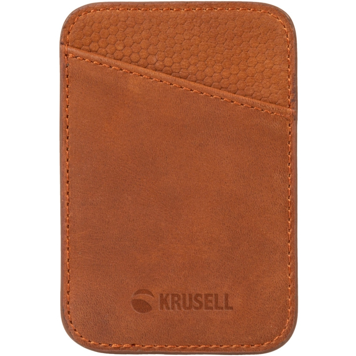 Krusell Magnetic Card Holder Cognac i gruppen SMARTTELEFON & NETTBRETT / Mobilbeskyttelse / Apple / iPhone 13 Pro Max / Flippdeksel hos TP E-commerce Nordic AB (C08760)