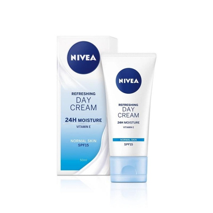 Nivea Daglig fuktighetskrem Cream Normal SPF15 50 ml i gruppen HELSE OG SKJØNNHET / Hudpleie / Ansikt / Dagkrem hos TP E-commerce Nordic AB (C10394)