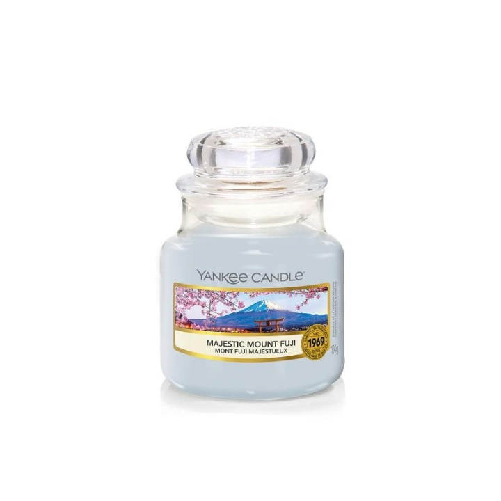Yankee Candle Classic Small Jar Majestic Mount Fuji 104g i gruppen HELSE OG SKJØNNHET / Duft og parfyme / Andre dufter / Duftlys hos TP E-commerce Nordic AB (C11193)